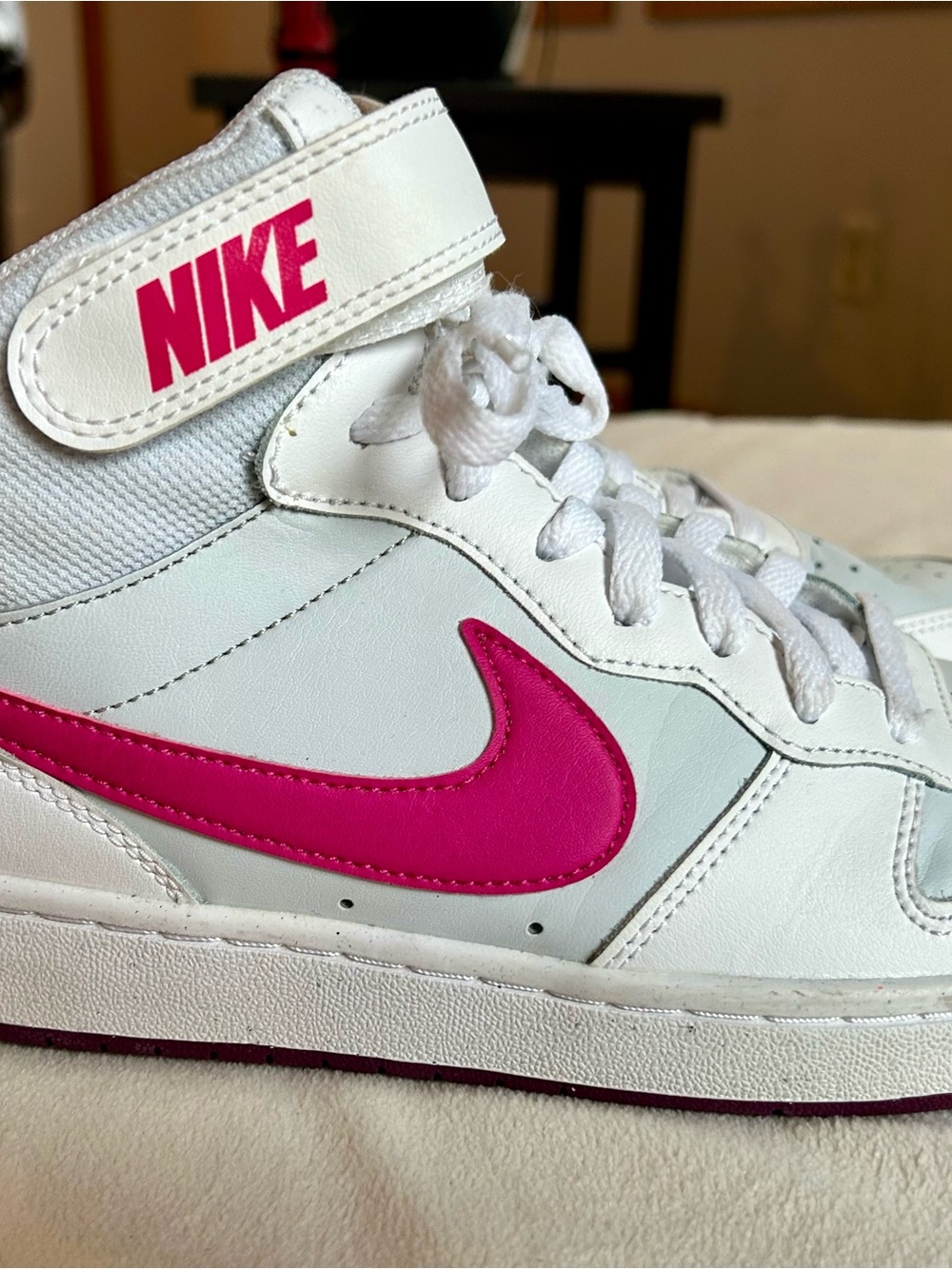 Nike Burough Mid 2 White High-Top with Hot Pink Swoosh NWOT Sz Y7 - W8.5/9 - Picture 2 of 7